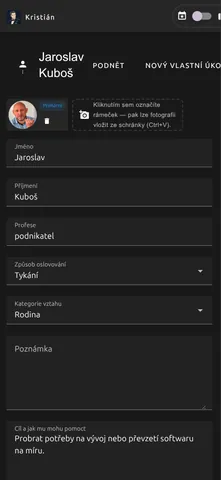 Karta nalezené osoby s fotografií, jménem, profesí, kategorií vztahu a poznámkou